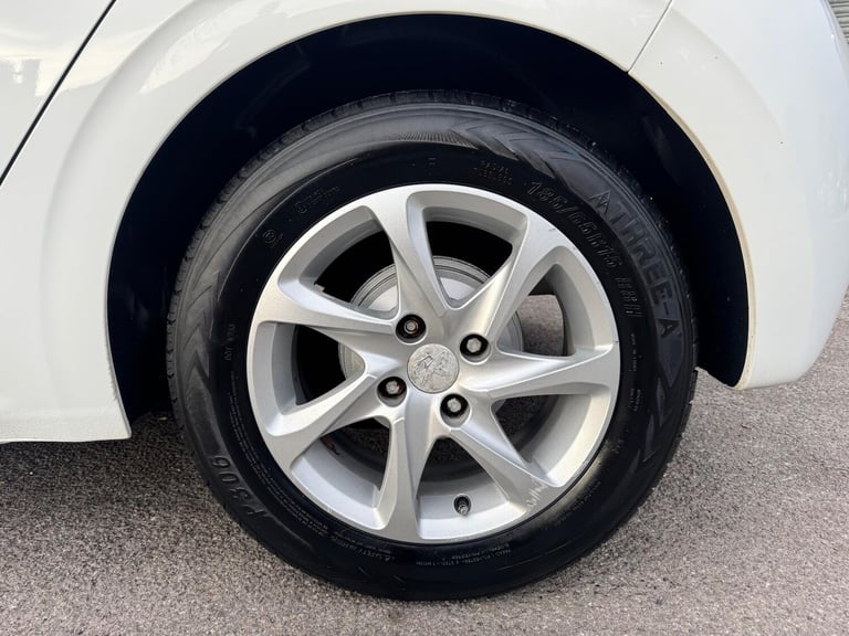  Peugeot 208 1.2 VTi Active Euro 5 5dr Petrol Manual