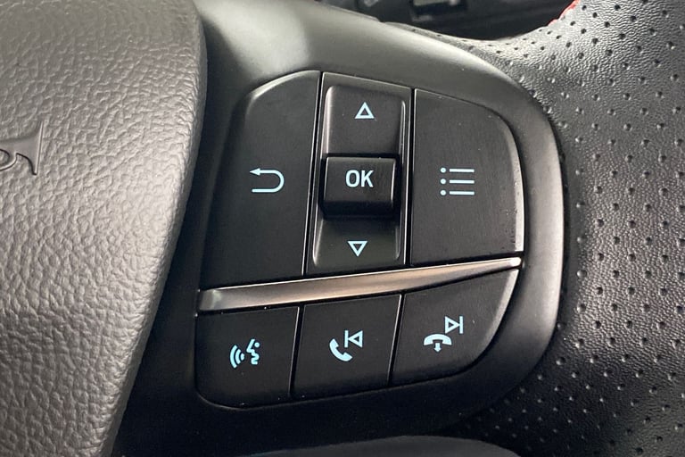 2025 Ford Focus 744494 Hatchback Petrol Manual