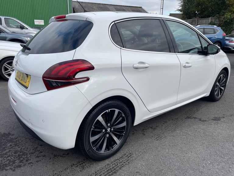 2018 Peugeot 208 1.2 PureTech Allure Premium 5dr HATCHBACK PETROL Manual
