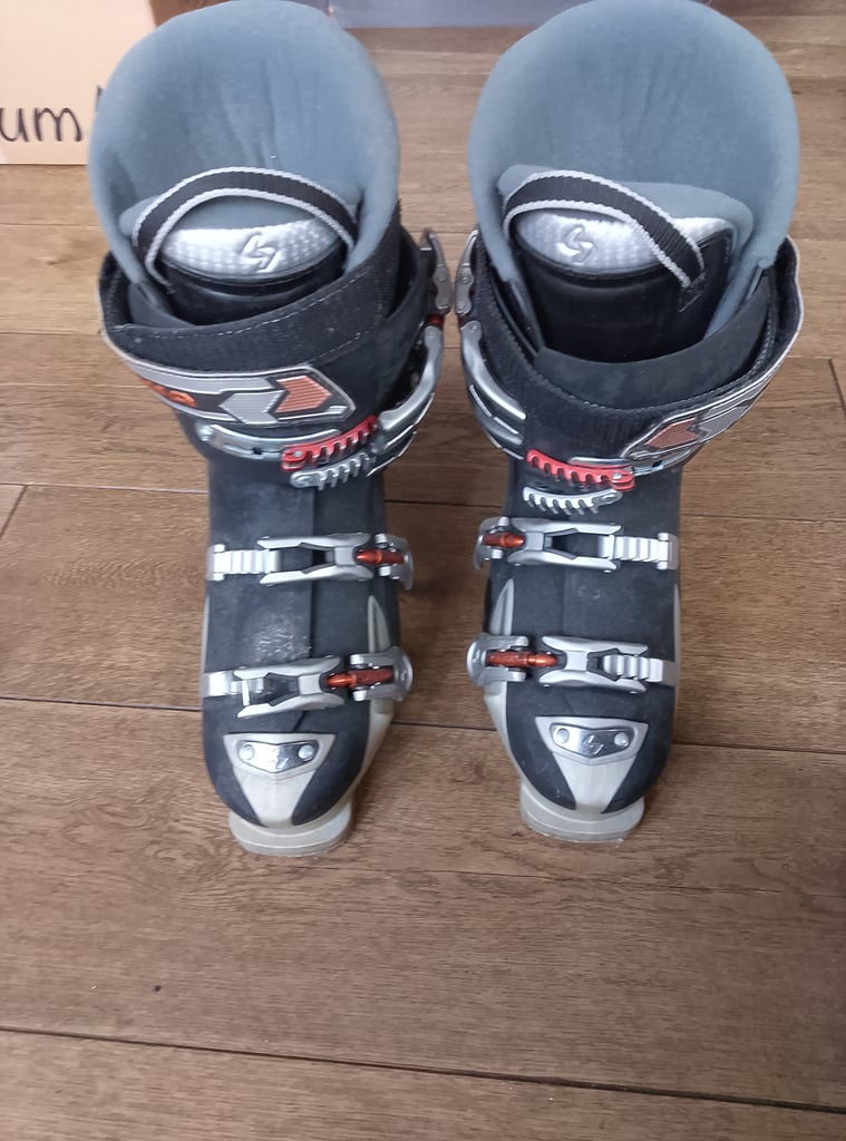 Ski boots great condition. . . 