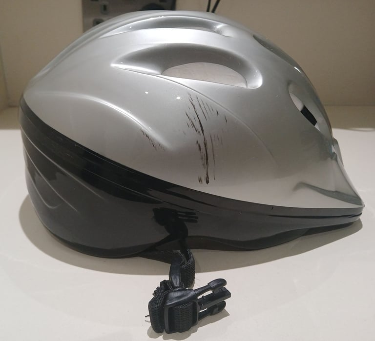 Grey bike helmet, size M
