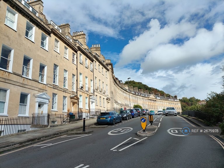 2 bedroom flat in Camden Crescent, Bath, BA1 (2 bed) (#2675978)