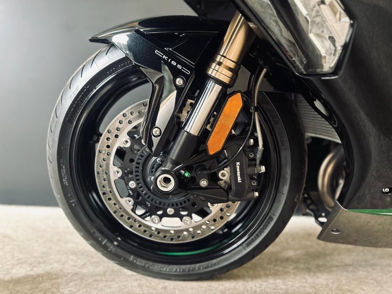 STUNNING ONE OWNER 2023/23 KAWASAKI NINJA H2 SX PERFORMANCE MOTORCYCLE 