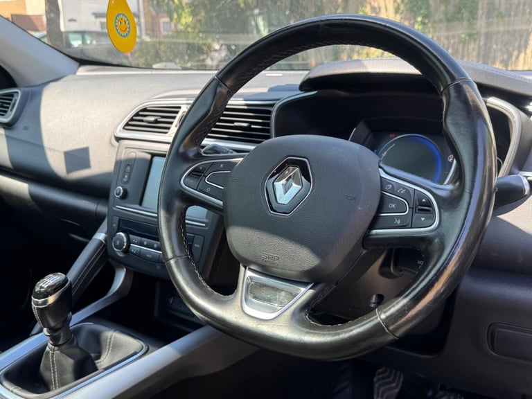 2017 Renault Kadjar 1.2 TCe Signature Nav Euro 6 (s/s) 5dr HATCHBACK Petrol Manual