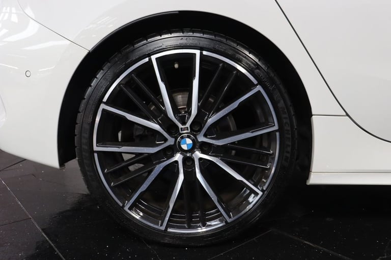 2021 BMW 1 Series 1.5 118i M Sport 5dr DCT (PAN ROOF, 19 inchALLOYS) Hatchback Petrol Automatic