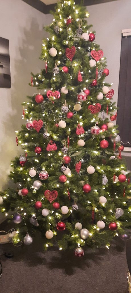 7ft Prelit Christmas tree 