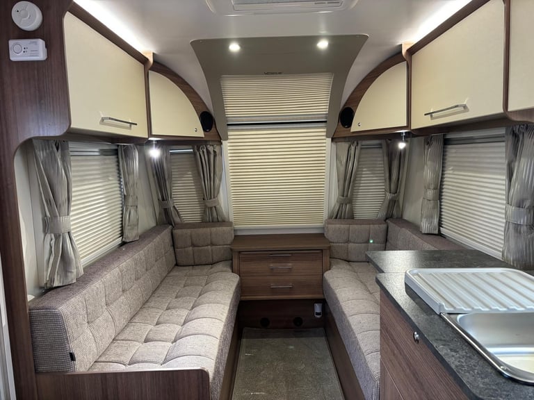 2019 Bailey Phoenix Vogue 642 SE Fixed Beds, End Washroom, 12 Months Warranty