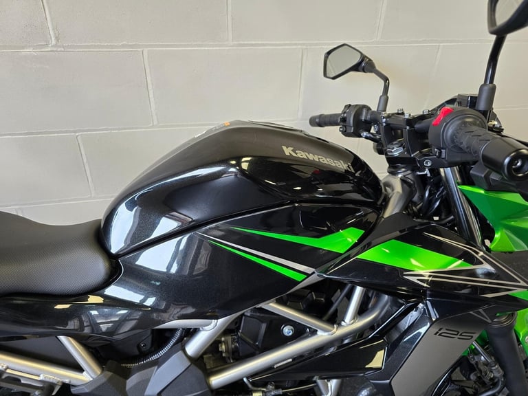 Kawasaki Z125 Supernaked 125cc Learner Legal Geared Motorcycle