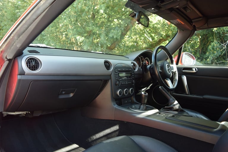 MAZDA MX-5 2.0 i Sport Tech Red Manual Petrol 2012