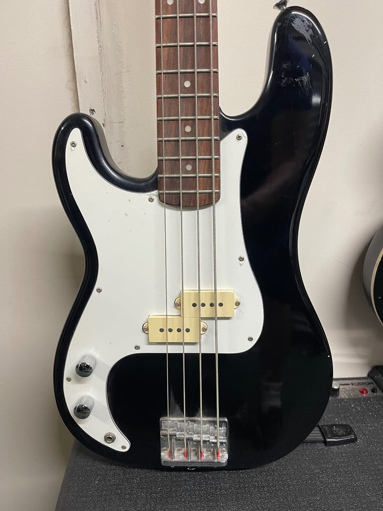 Encore Left Handed Black Bass electric guitar 4 String 4/4