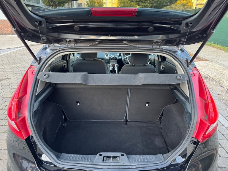 2012 Ford Fiesta 1.4 Titanium 5dr Auto HATCHBACK Petrol Automatic