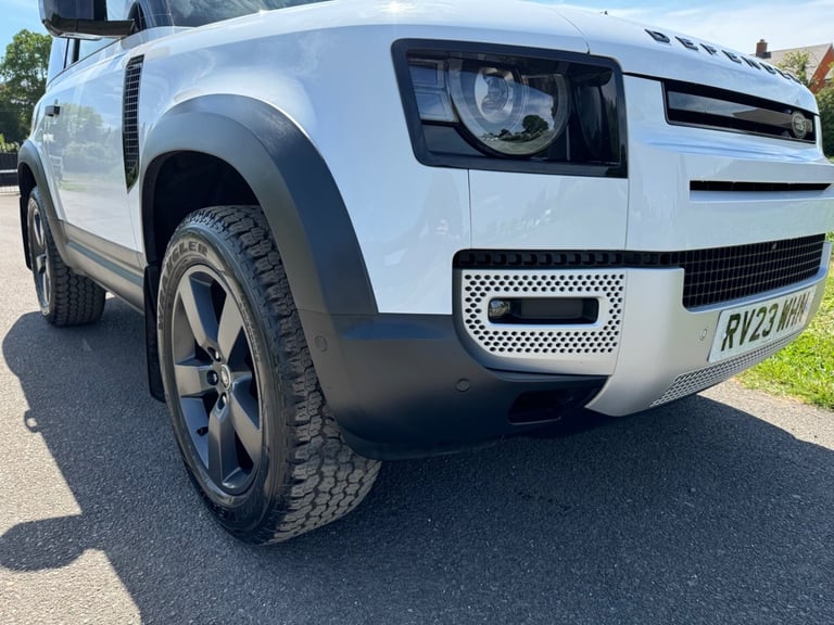 2023 Land Rover Defender 90 3.0 D250 MHEV Hard Top Fuji White - 14,825 Miles 