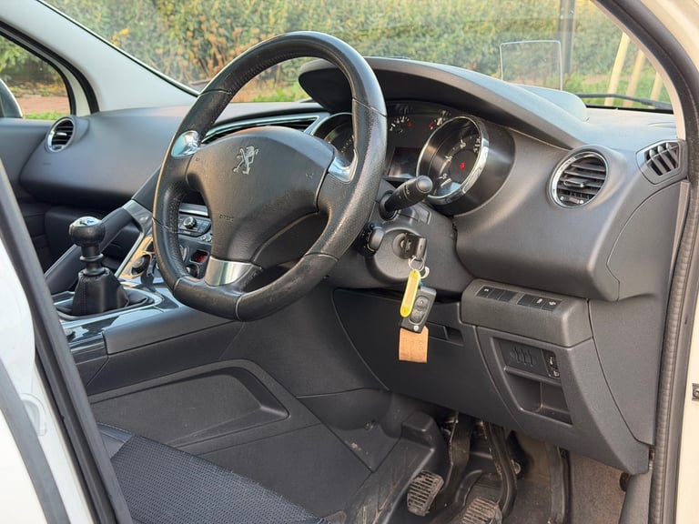 Peugeot, 3008, Hatchback, 2015, Manual, 1560 (cc), 5 doors