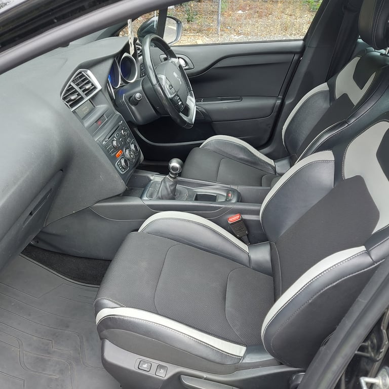 Citroen, DS4, Hatchback, 2013, Manual, 1560 (cc), 5 doors