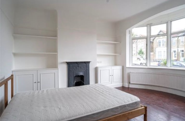 Room to rent for girls in a family house 