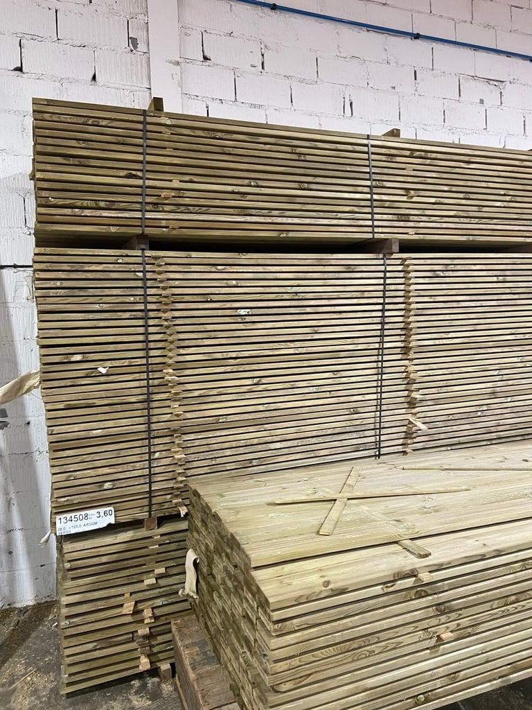 PREMIUM DECKING BOARDS 3.6 X 120 X 28 