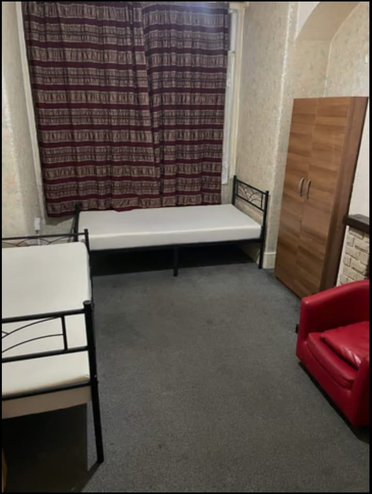 Spacious & Cosy Double Room For Rent AT IG3 9LQ