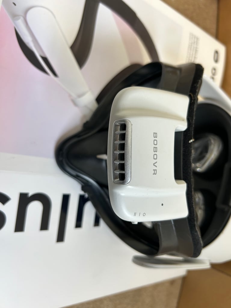 Quest 2 Oculus OG VR HMD Meta with Extras