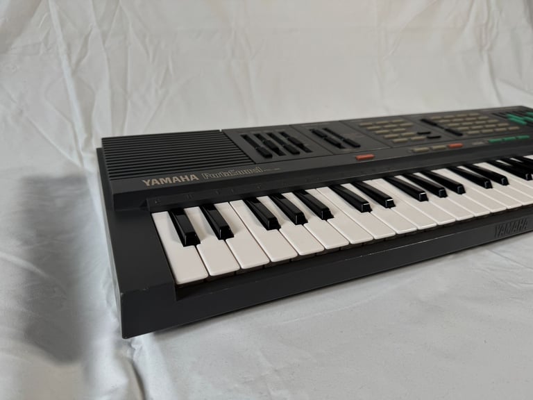Yamaha Portasound PSS-360 Digital Synthesizer Keyboard
