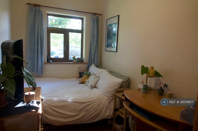 7 bedroom house in De Hague Road, Norwich, NR4 (7 bed) (#2654657)