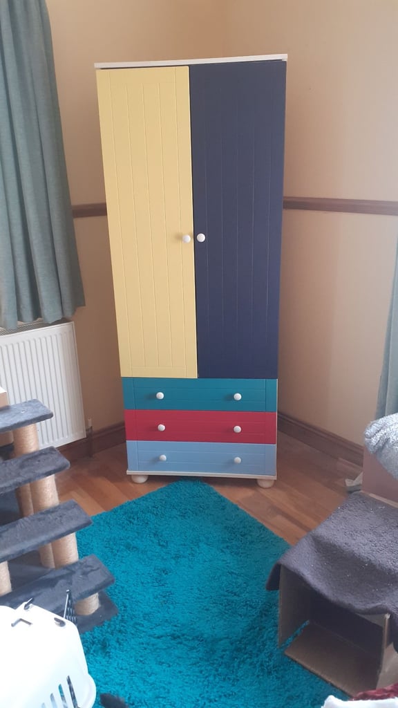 Wardrobe and Bedside Cabinet matching set only £18 ono