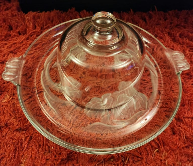 image for GLASS PLATE WITH DOME 