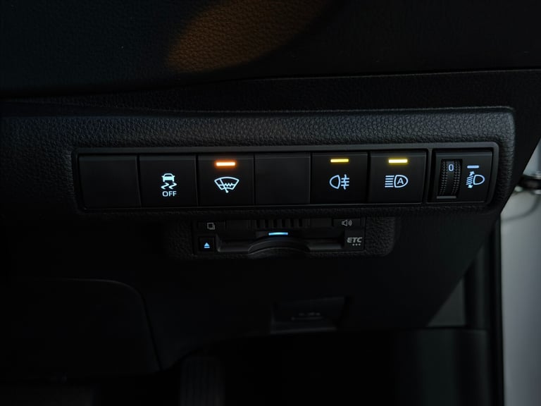 2022 Toyota Corolla TOURING ESTATE GX SILVER 1.8L PETROL HYBRID ELECTRIC AUTOMATIC 5 SEATER Estat...