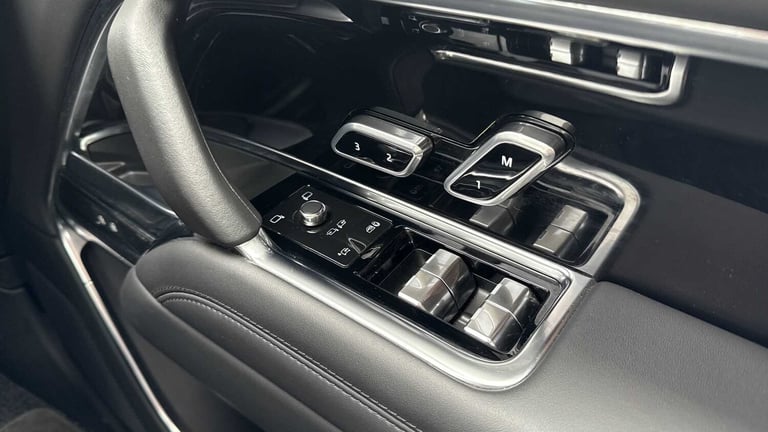  Land Rover Range Rover 3.0 D300 SE 4dr Auto SUV Diesel Automatic