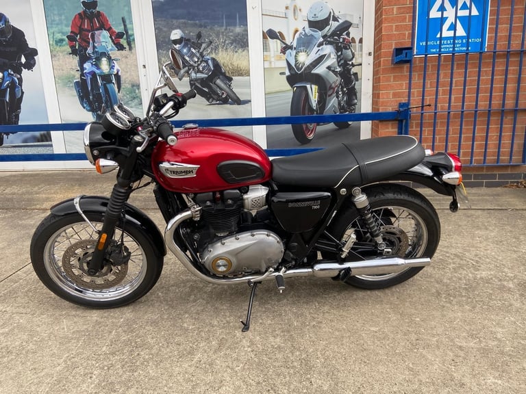 TRIUMPH BONNEVILLE T100, IMMACULATE ! 