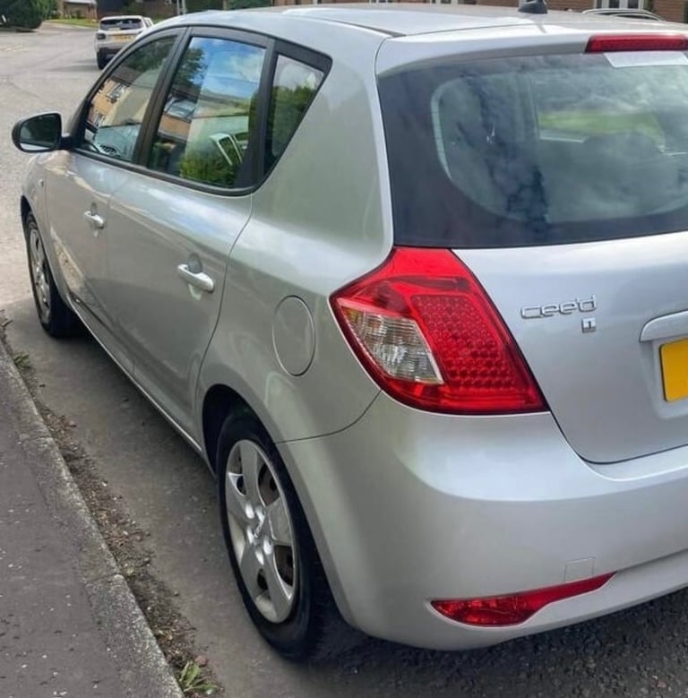 image for LOW INSURANCE 1.4 KIA CEED 1.4 5 DOORS *MOT-MAY 2026 *like Ford Focus vauxhall astra 