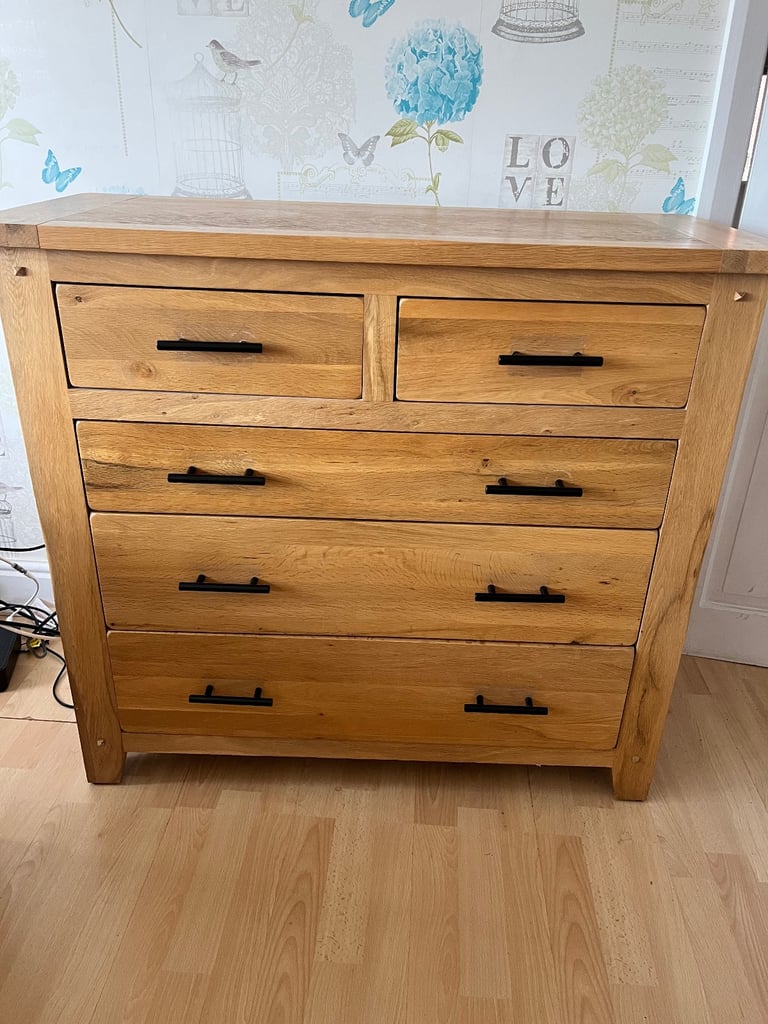 Chest of drawers 