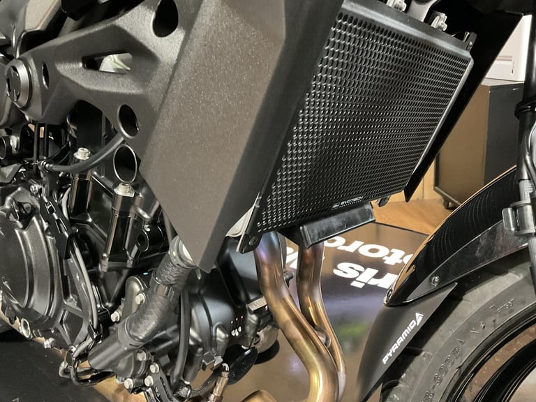 Kawasaki Z500 Performance 2025 just 1135 Miles and One Owner! FREE UK DELIVERY!