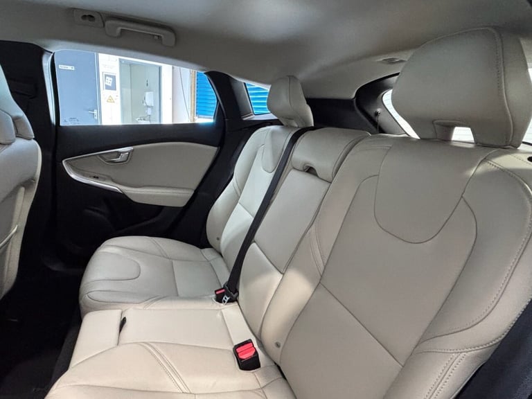 2016 16 VOLVO V40 2.0 D2 SE LUX HATCHBACK 5DR DIESEL MANUAL EURO 6 (S/S) (120 PS