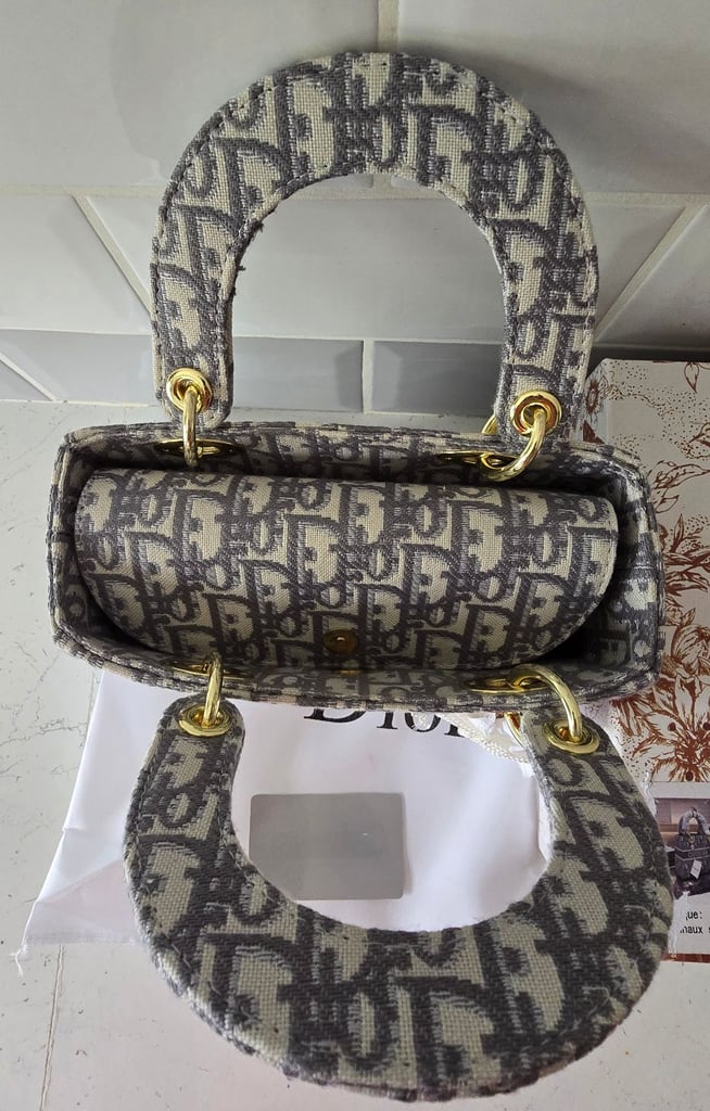 Brnad new womens handbag 