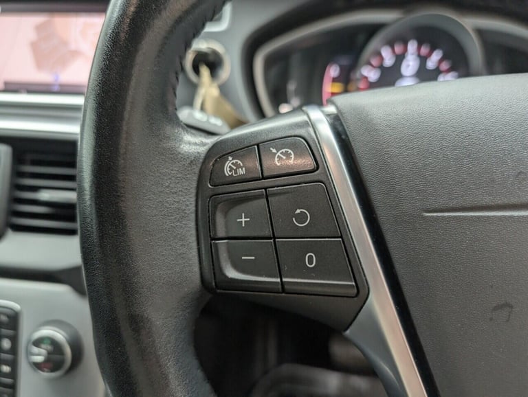 2019 Volvo V40 Cross Country 1.5 T3 Edition Hatchback 5dr Petrol Auto Euro 6 (s/s) (152 ps) 18'' ...