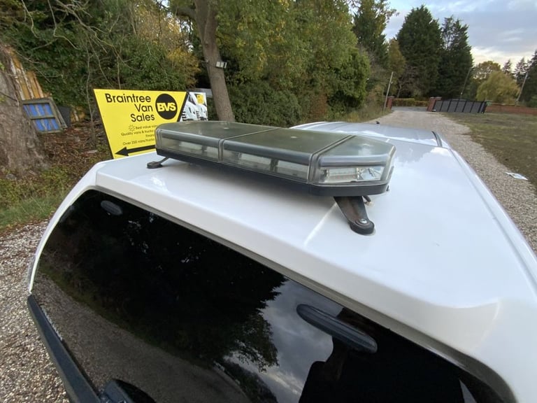 2019 Toyota Hilux 2.4 D-4D Active Pickup Double Cab 4dr Diesel Manual 4WD Euro 6 (3.5t) (150  PIC...