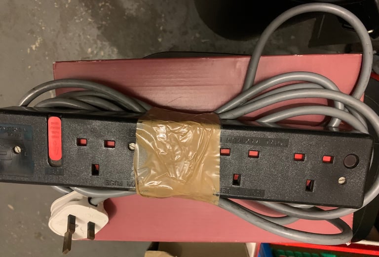 Variety of quality 4 and 6 gang  extension blocks 3£ each