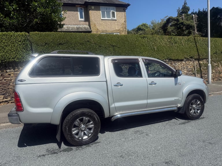 2007 TOYOTA HILUX INVINCIBLE DOUBLE CAB D/C 3.0 D4-D MANUAL 4X4 SILVER