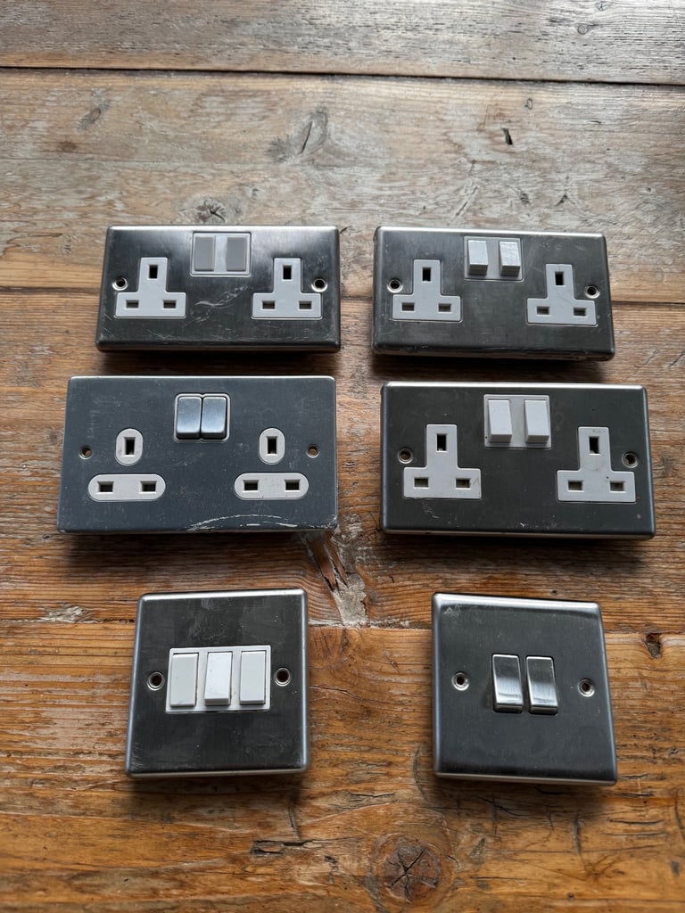 image for 4 x Electrical sockets and 2 x switches