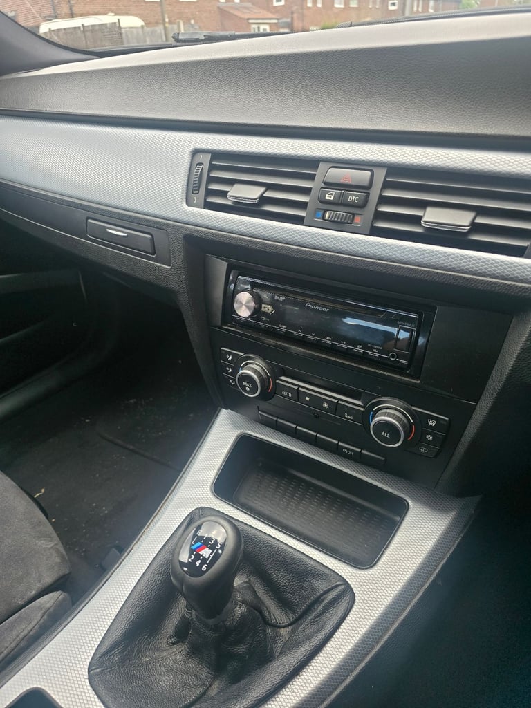 BMW, 3 SERIES, Saloon, 2011, Manual, 1995 (cc), 4 doors