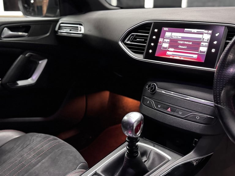 PEUGEOT 308 1.6 THP GTi by Peugeot Sport 2016