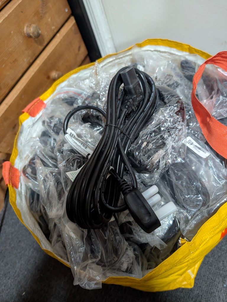 image for Job lot of 100 3 pin power cables.