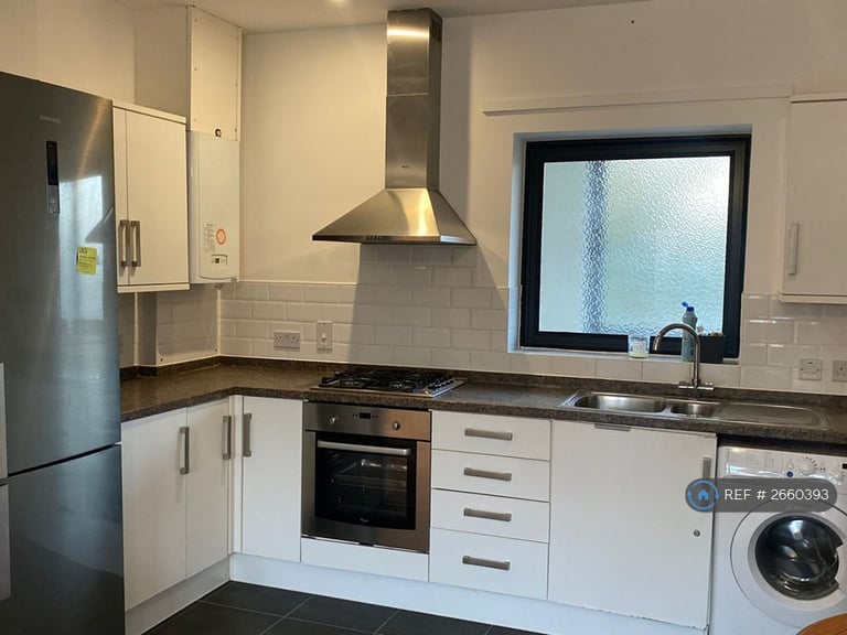 2 bedroom flat in Sidmouth Road, London, E10 (2 bed) (#2660393)