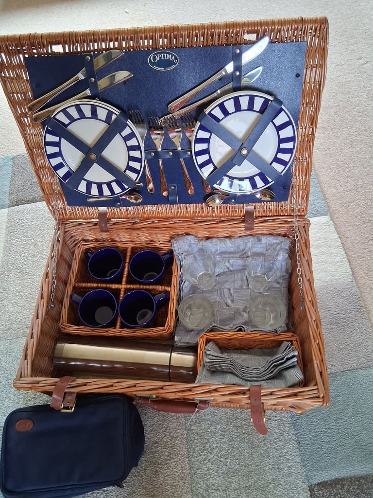 image for Picnic hamper for 4 (Optima). 