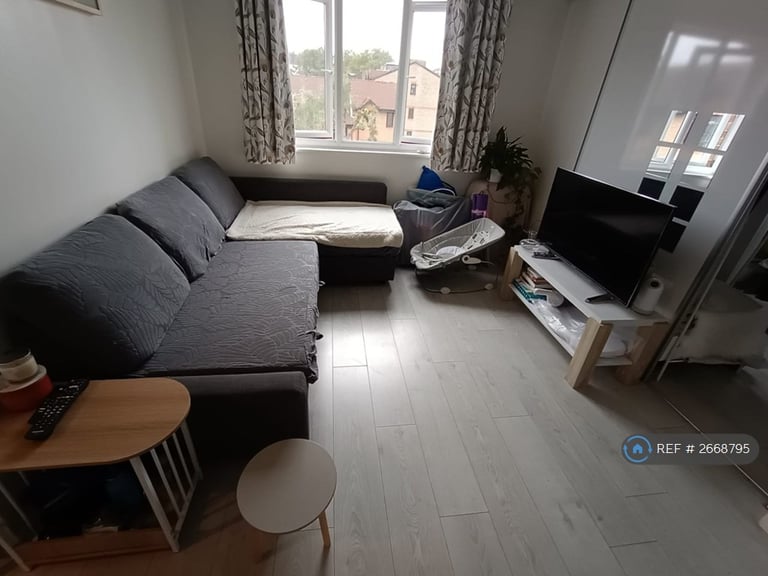 Studio flat in Glenville Grove, London, SE8 (#2668795)