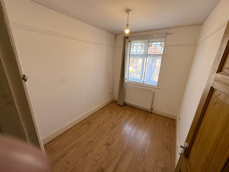 Spacious Single Room will come as furnished.