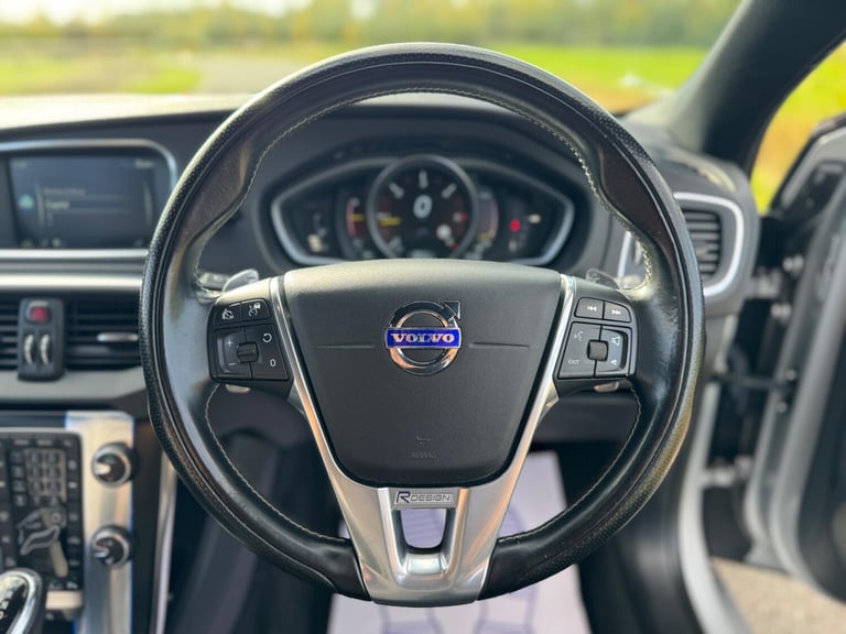 2016 Volvo V40 2.0 D4 R-Design Lux Nav Auto Euro 6 (s/s) 5dr HATCHBACK Diesel Automatic