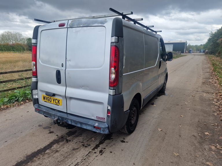 2010 Vauxhall Vivaro Silver  Spares Repairs  SWB  Needs Starter motor  A/C