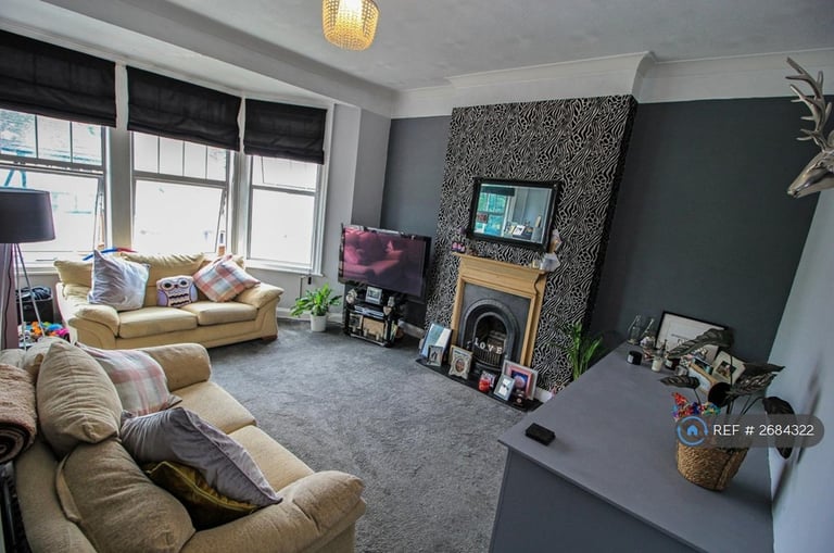 1 bedroom flat in Station Road, Westcliff-On-Sea, SS0 (1 bed) (#2684322)