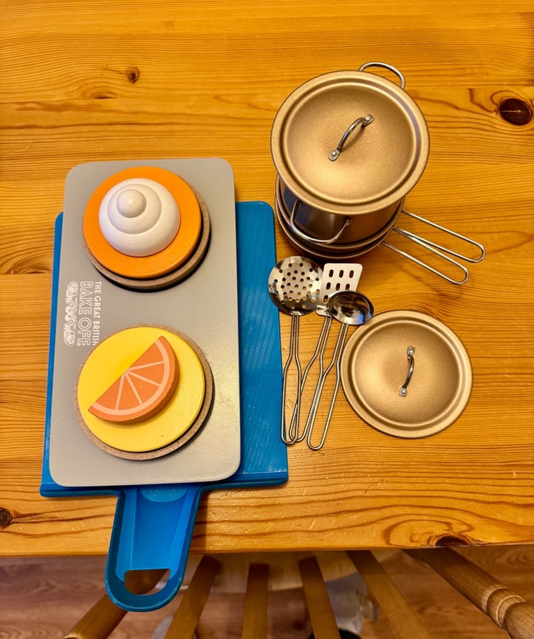 Children’s play kitchen with accessories
